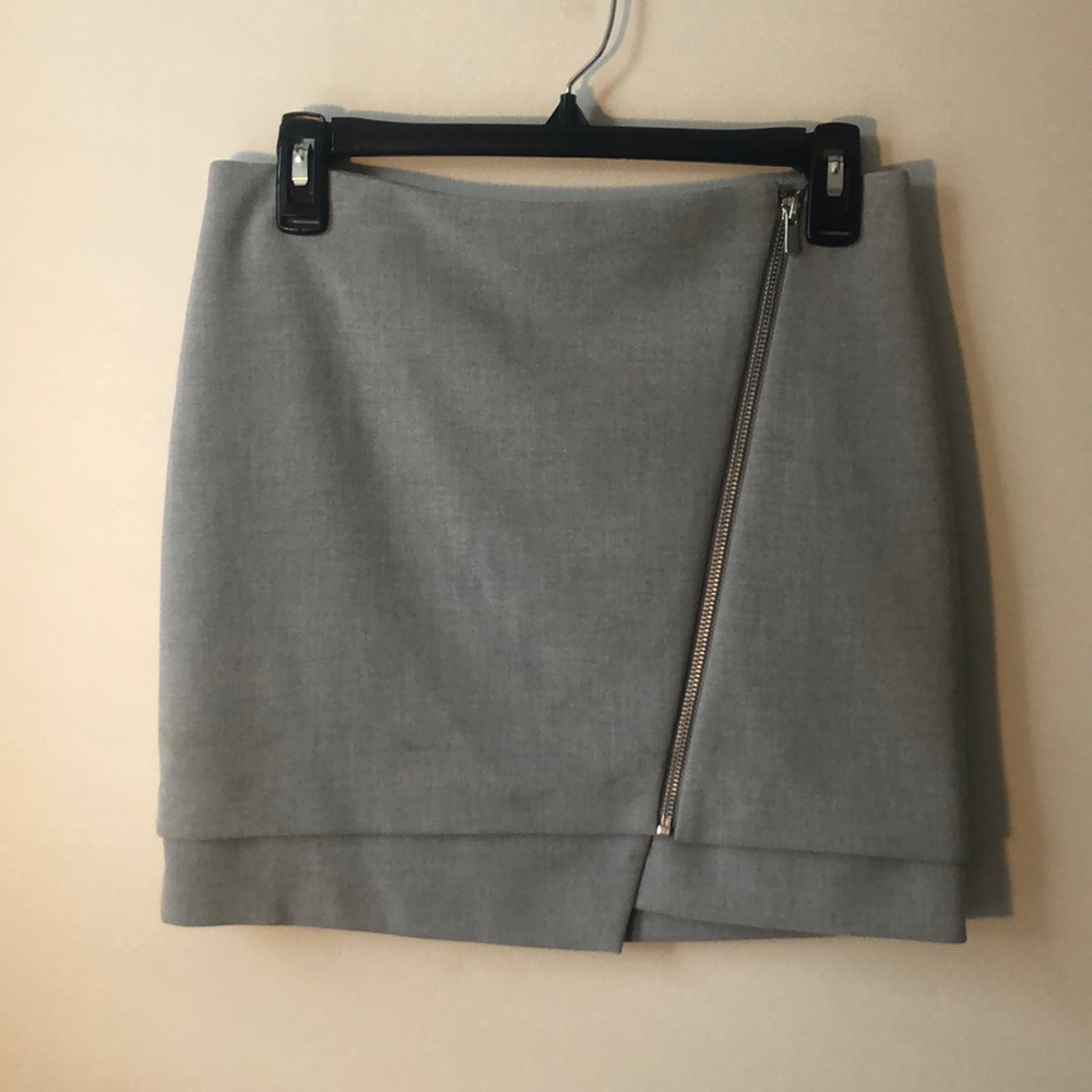 H&M Gray Zipper Mini Skirt Size 6.